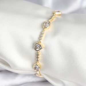 Pirinç Gold Renk Zirkon Taşlı Kalpli Model Kadın Bileklik BB7967