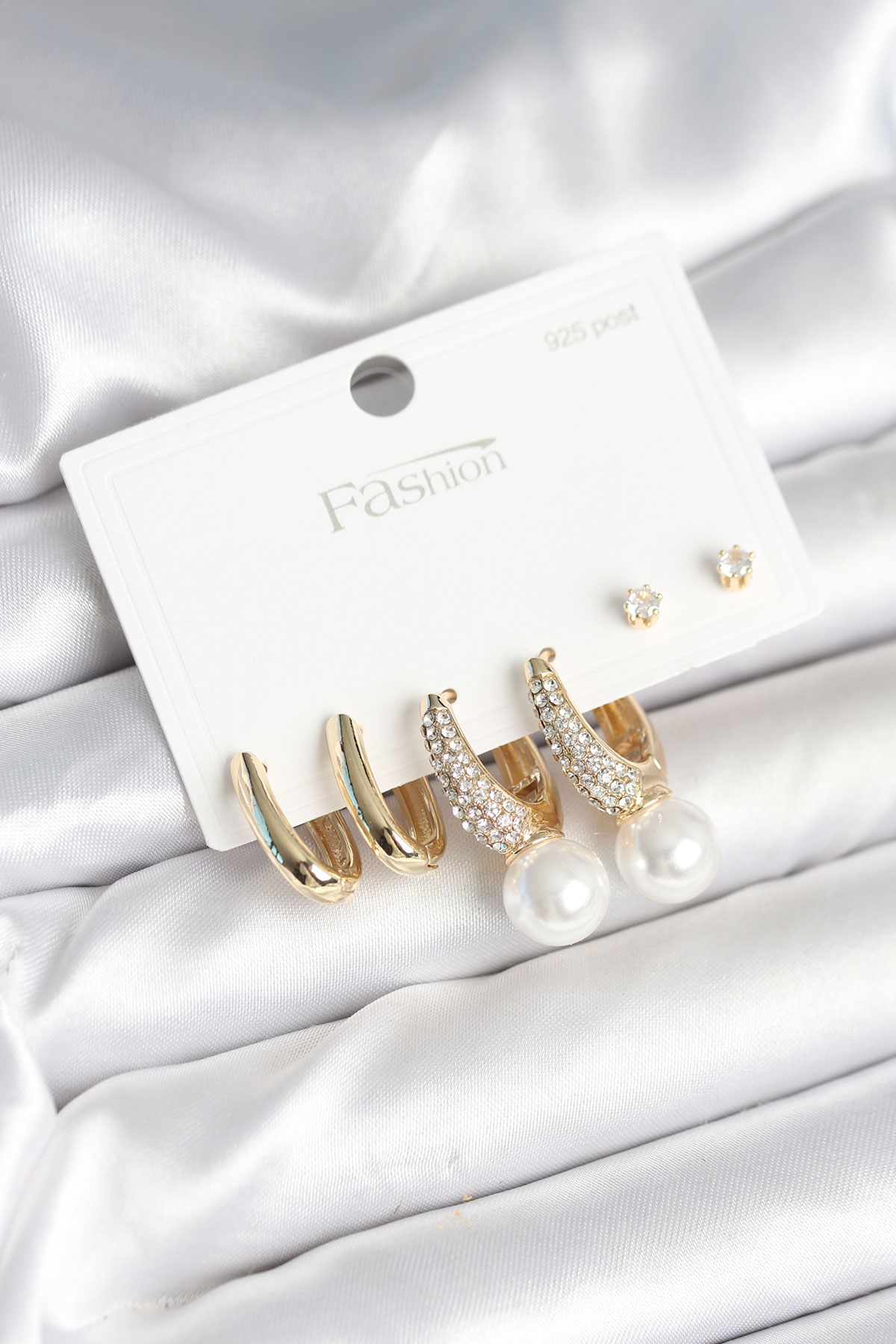 Pirinç Gold Renk Zirkon Taşlı İnci Detaylı 925 Ayar Gümüş Çivili Kadın Küpe Seti BKP11252