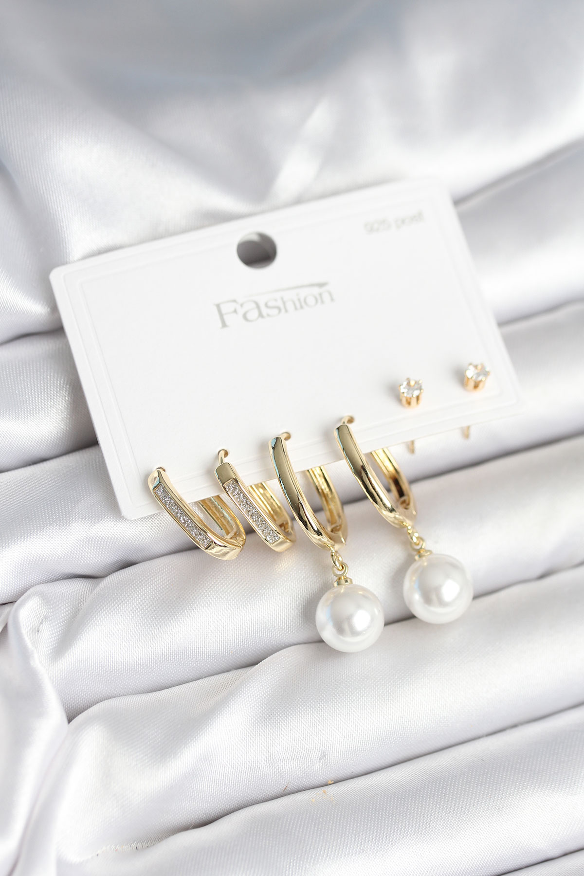 Pirinç Gold Renk İnci Detaylı 925 Ayar Gümüş Çivili Kadın Küpe Seti BKP11259