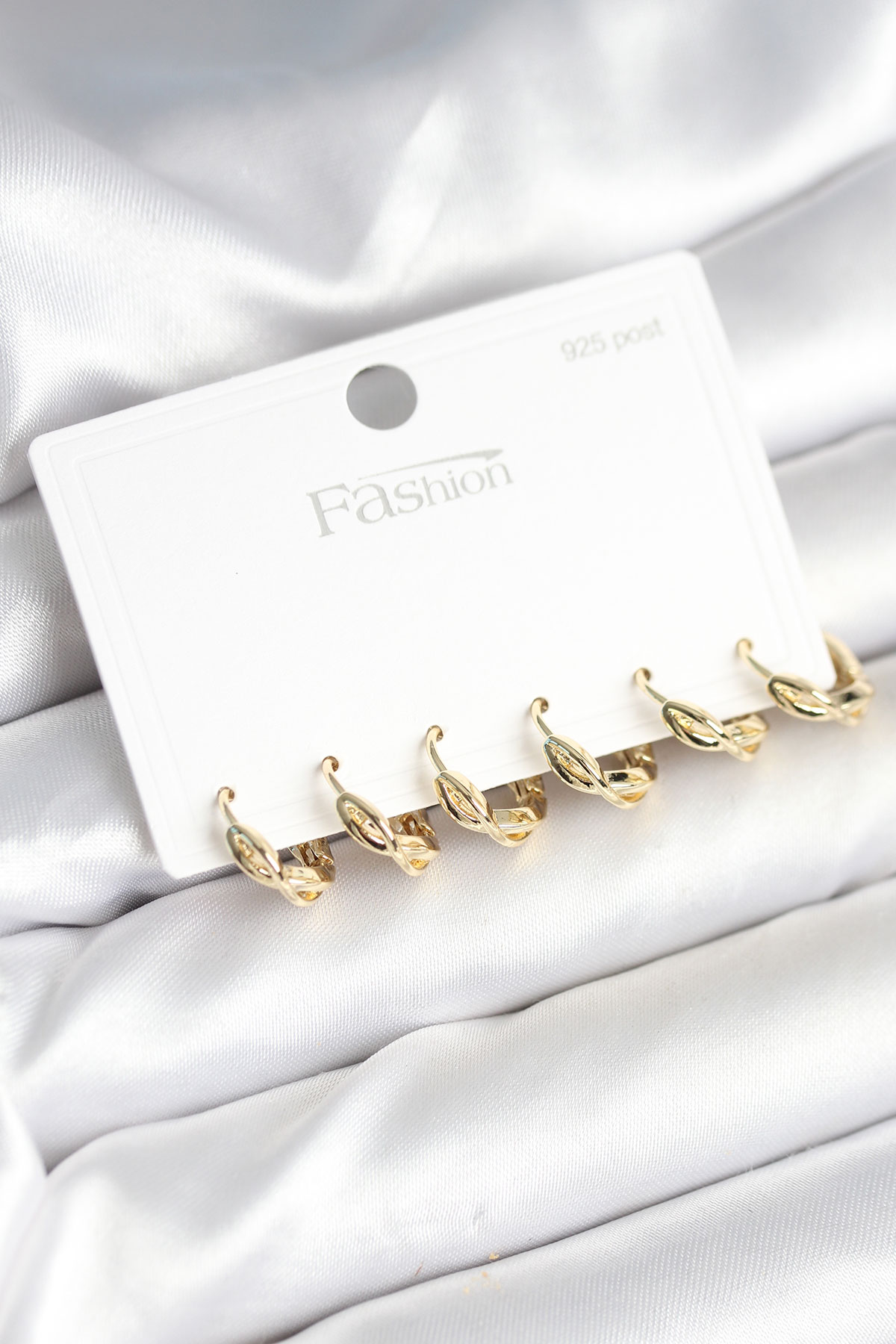 Gold Renk Pirinç Sarmal Model 925 Ayar Gümüş Çivili Kadın Küpe Seti BKP11265