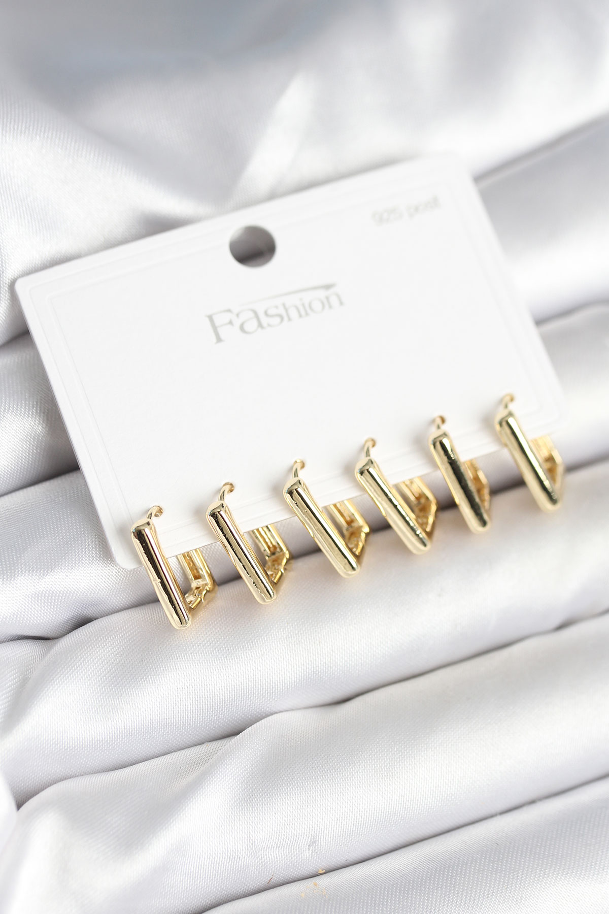 Gold Renk Kare Model Pirinç 925 Ayar Gümüş Çivili Kadın Küpe Seti BKP11274