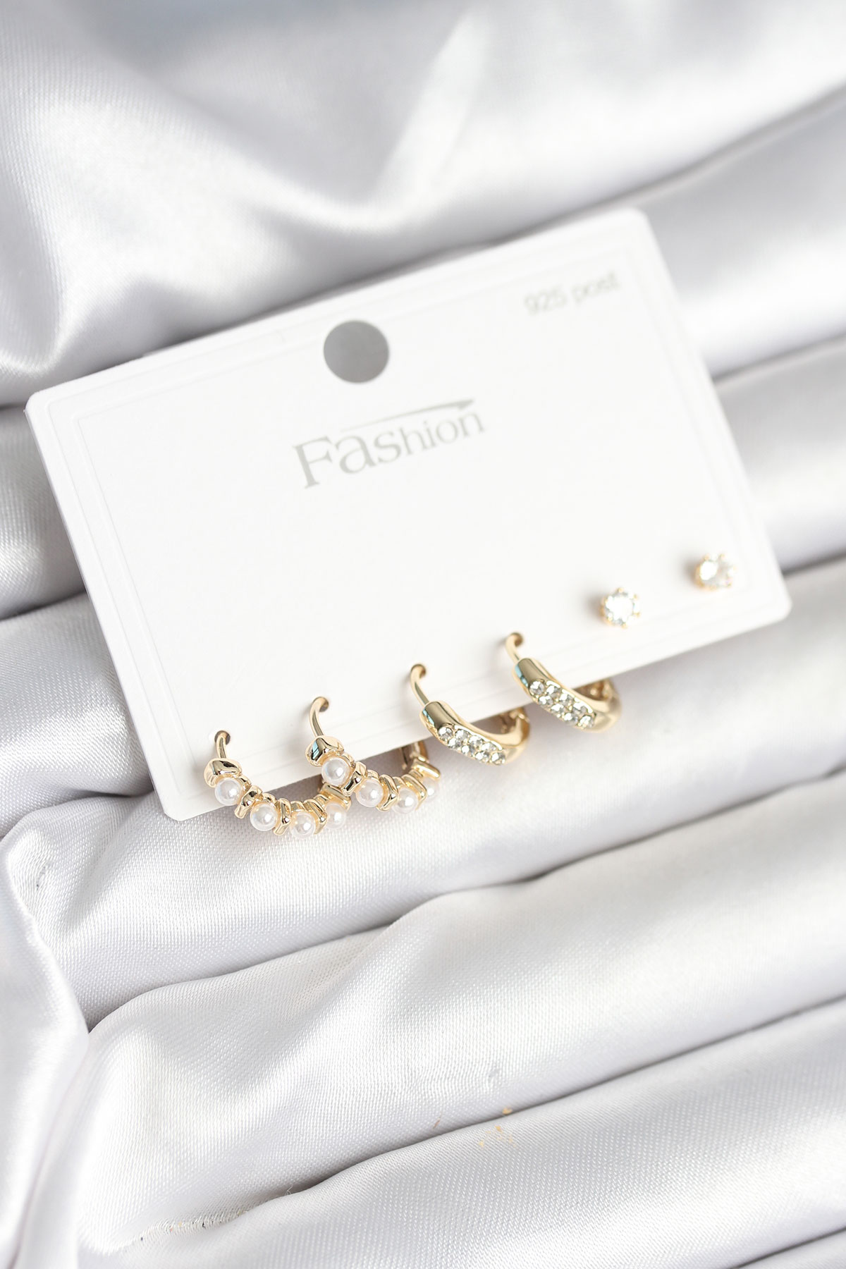 Pirinç Gold Renk Zirkon Taşlı ve İncili Model 925 Ayar Gümüş Çivi Kadın Küpe Seti BKP11277