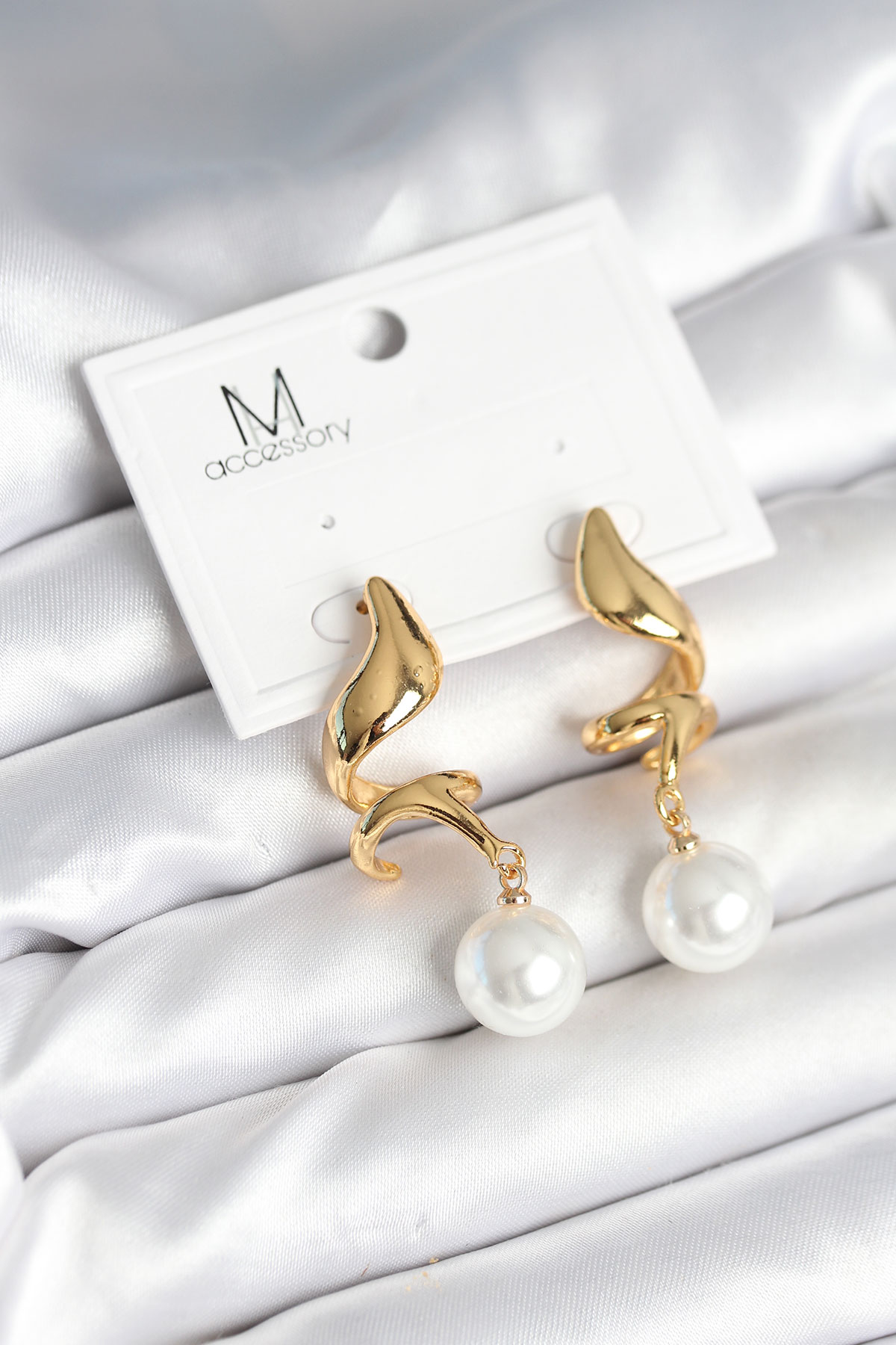 inci Detaylı Sarmal Model Gold Renk Pirinç Kadın Küpe BKP11291