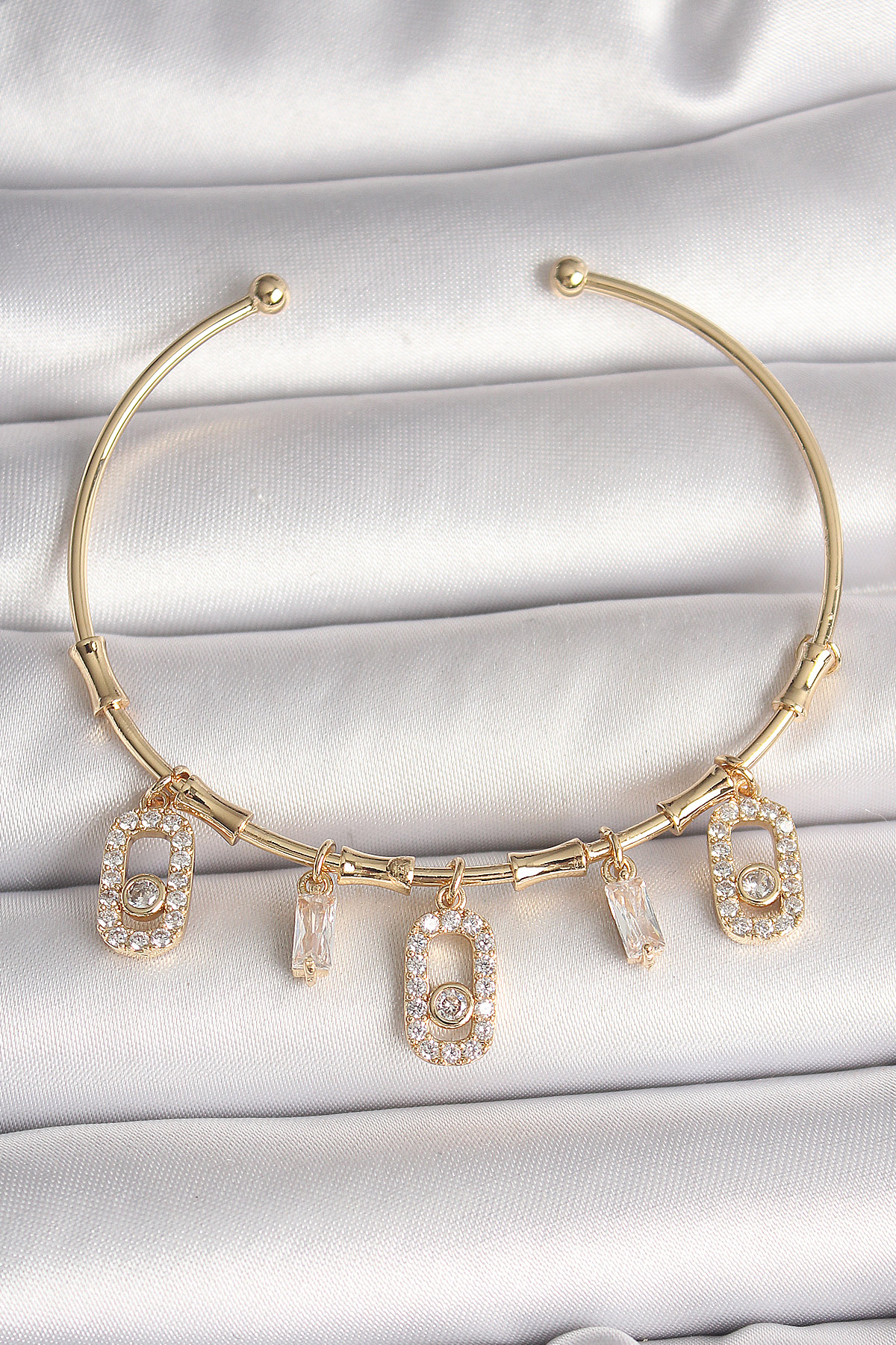 Pirinç Gold Renk Sallantı Zirkon Taşlı Messika Figür Charm Kadın Bileklik BB6893