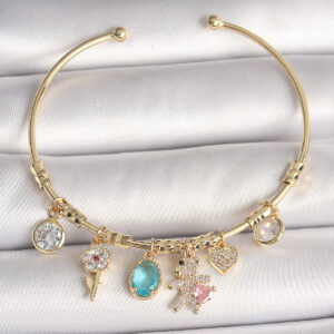 Pirinç Gold Renk Sallantı Zirkon Taşlı AYıcık Figür Kalp Detay Charm Kadın Bileklik BB6894