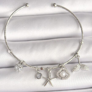 Pirinç Gümüş Renk Sallantı Zirkon Taşlı Deniz Yıldız Figür Balık Kuyruğu Detay Charm Kadın Bileklik BB6909