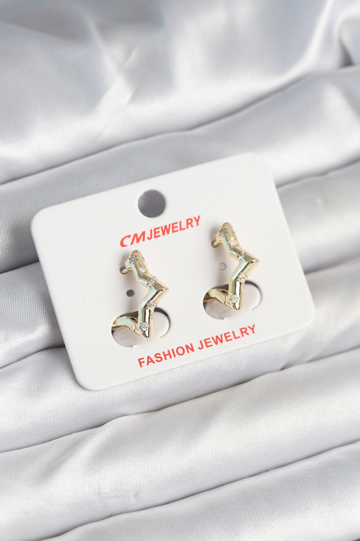 Pirinç Gold Renk Yıldız Model Kadın Küpe BKP11243