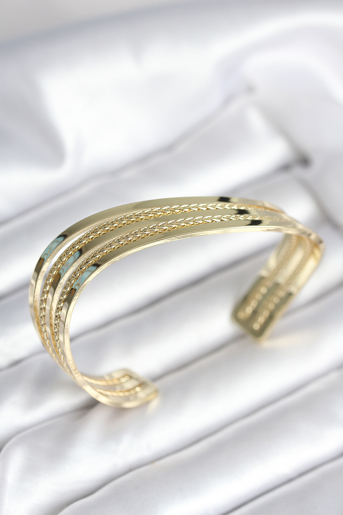 Eğik Şerit Model Gold Renk Pirinç Kadın Bileklik BB8019