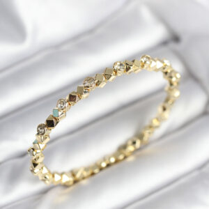 Zirkon Taşlı Küp Şerit Model Pirinç Gold Renk Kadın Bileklik BB8022