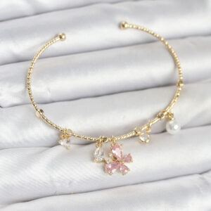 Pembe Kelebek Charmlı Gold Renk Kadın Bileklik BB8031