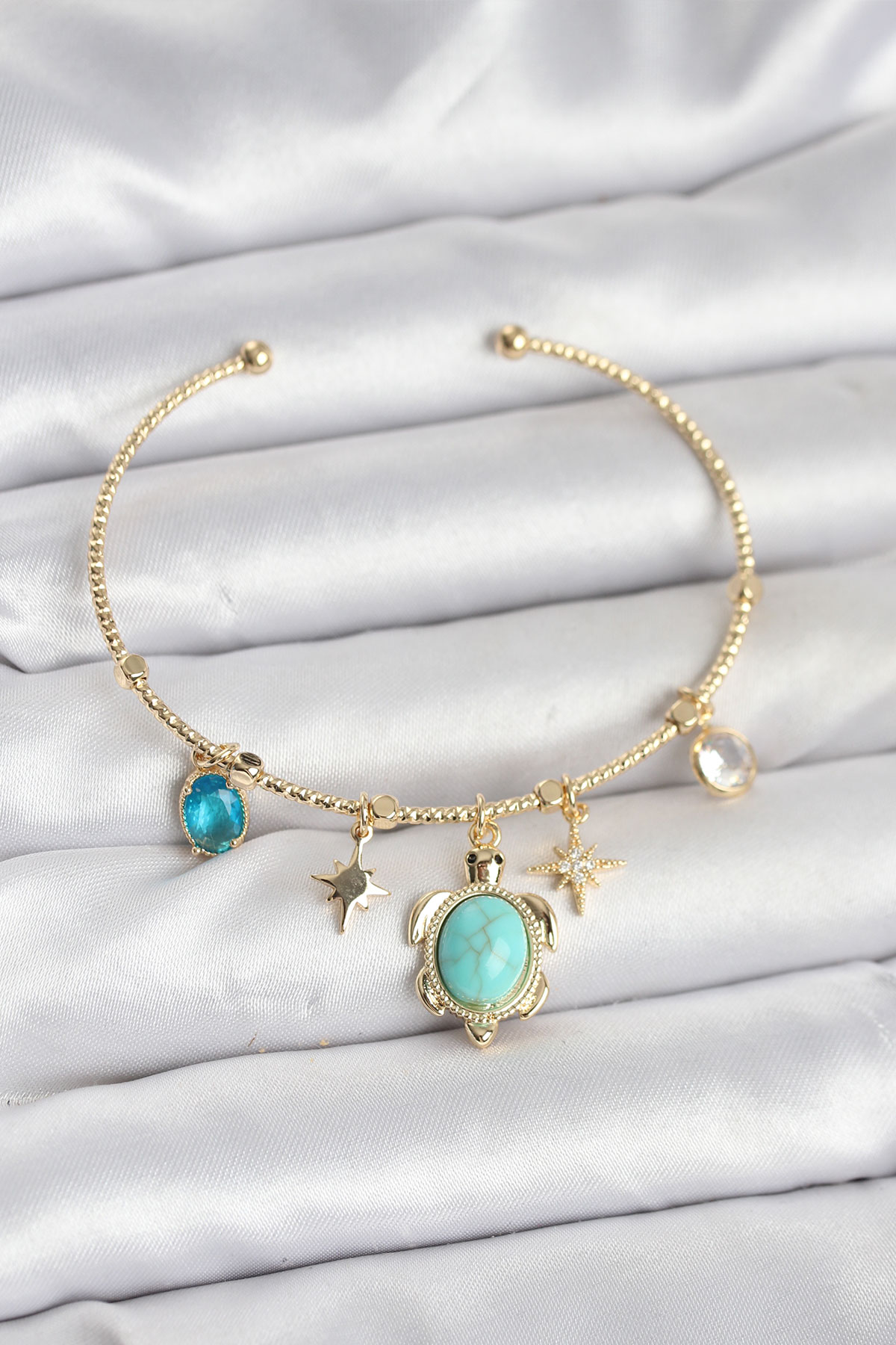 Caretta Caretta Charmlı Gold Renk Kadın Bileklik BB8033