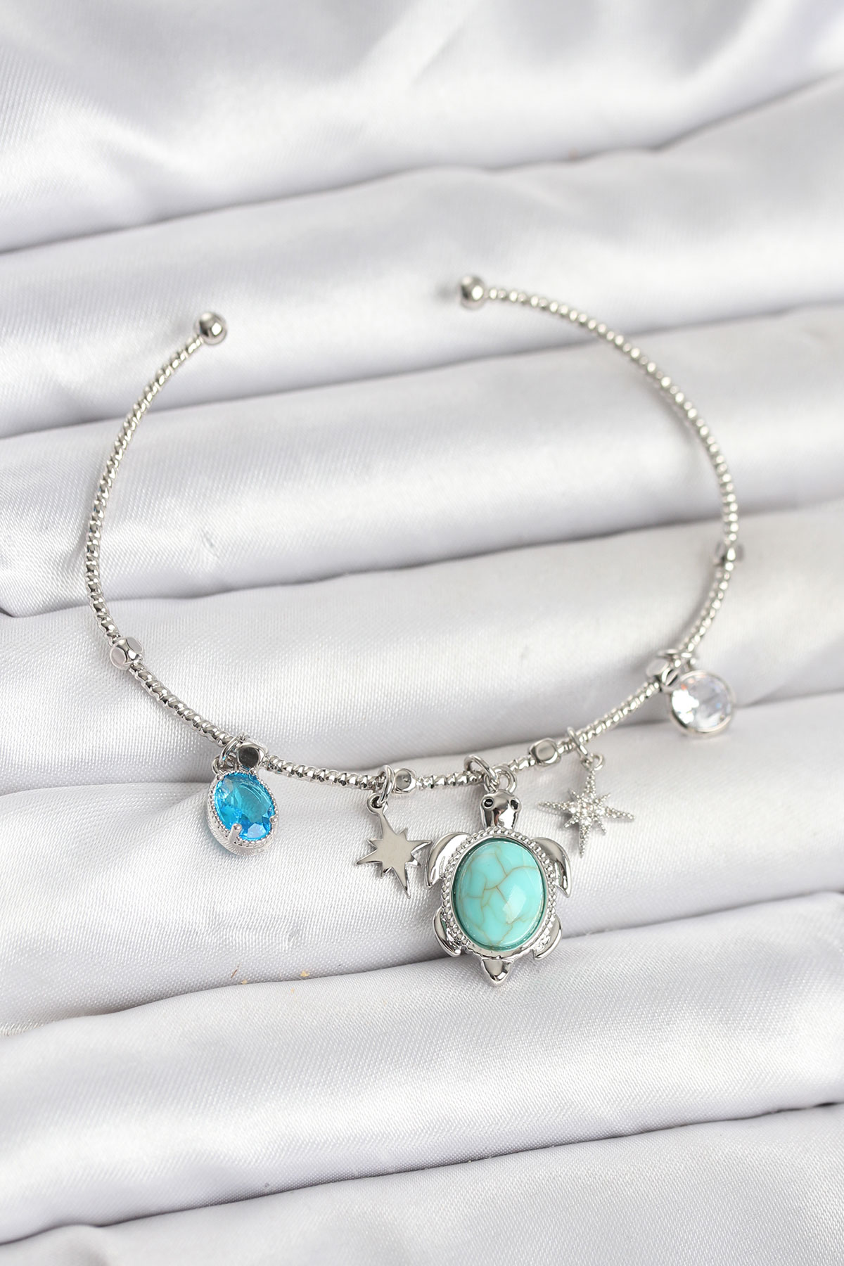 Caretta Caretta Charmlı Gümüş Renk Kadın Bileklik BB8034