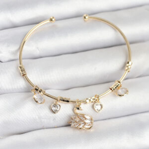 Kuğu Charmlı Gold Renk Kadın Bileklik BB8035