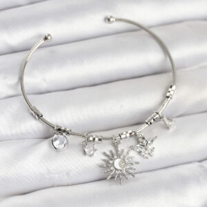 Güneş Charmlı Gümüş Renk Pirinç Kadın Bileklik BB8042