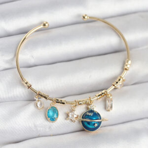 Gezegen Charmlı Gold Renk Pirinç Kadın Bileklik BB8047