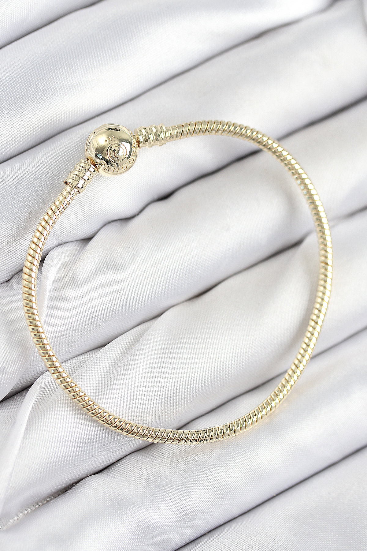 Pirinç Charm Topcuk Model Gold Renk Kadın Bileklik BB7807