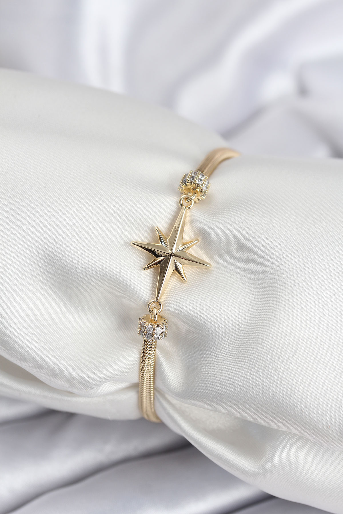 Pirinç VIP Seri Gold Renk Kutup Yıldızı Model Kadın Bileklik BB7937