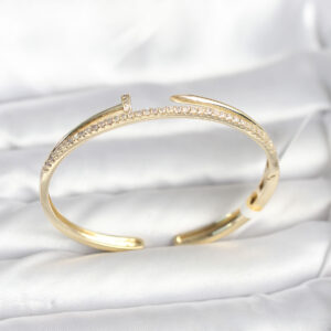 Pirinç Gold Renk Zirkon Taşlı Çivi Model Kadın Kelepçe Bileklik BB8090