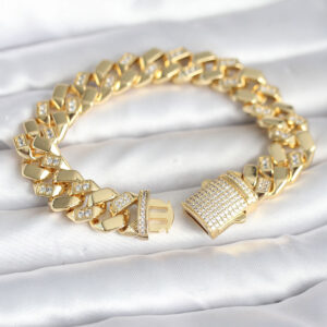 Pirinç Gold Renk VIP Exclusive Seri Gurmet Model Kadın Bileklik BB8095